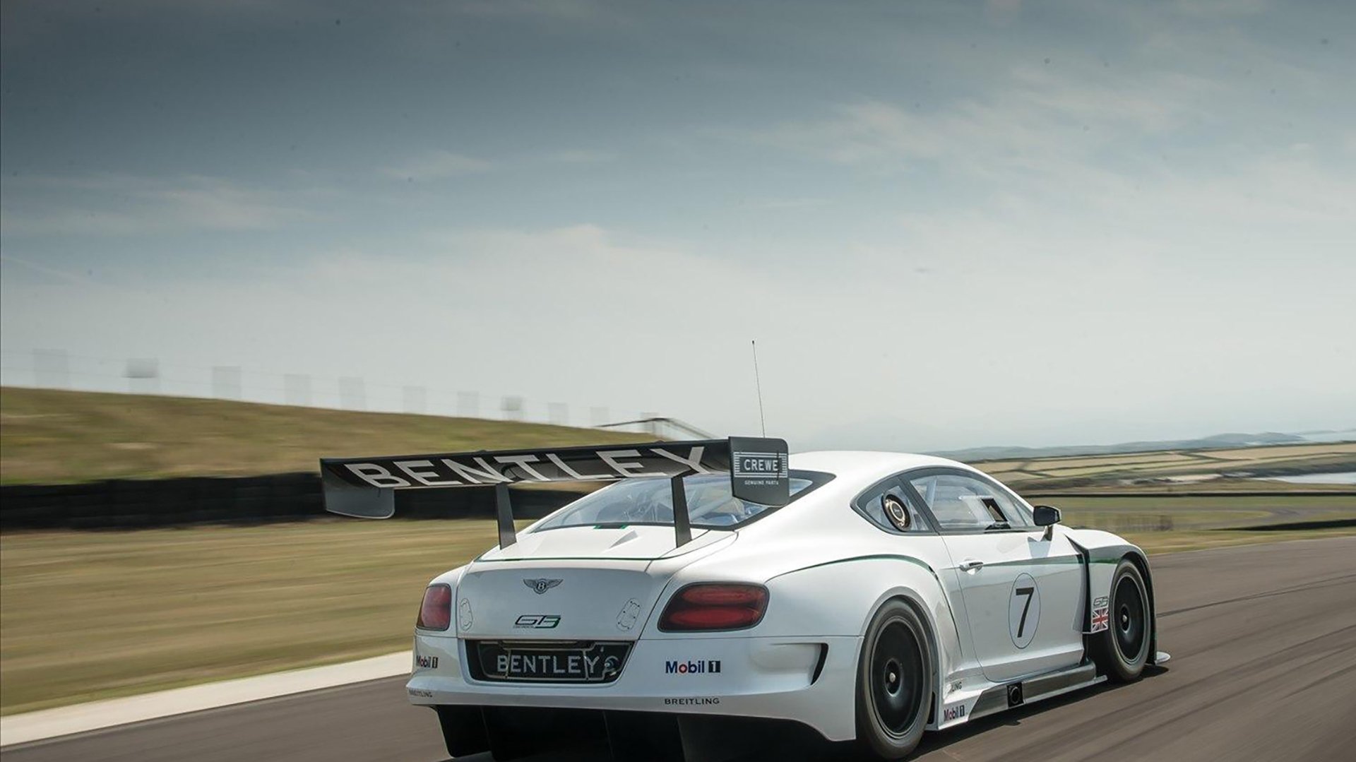 爱游戏官方-青少年“篮球+舞蹈”跨界演出在广州引起广泛反响，展现青春多元魅力