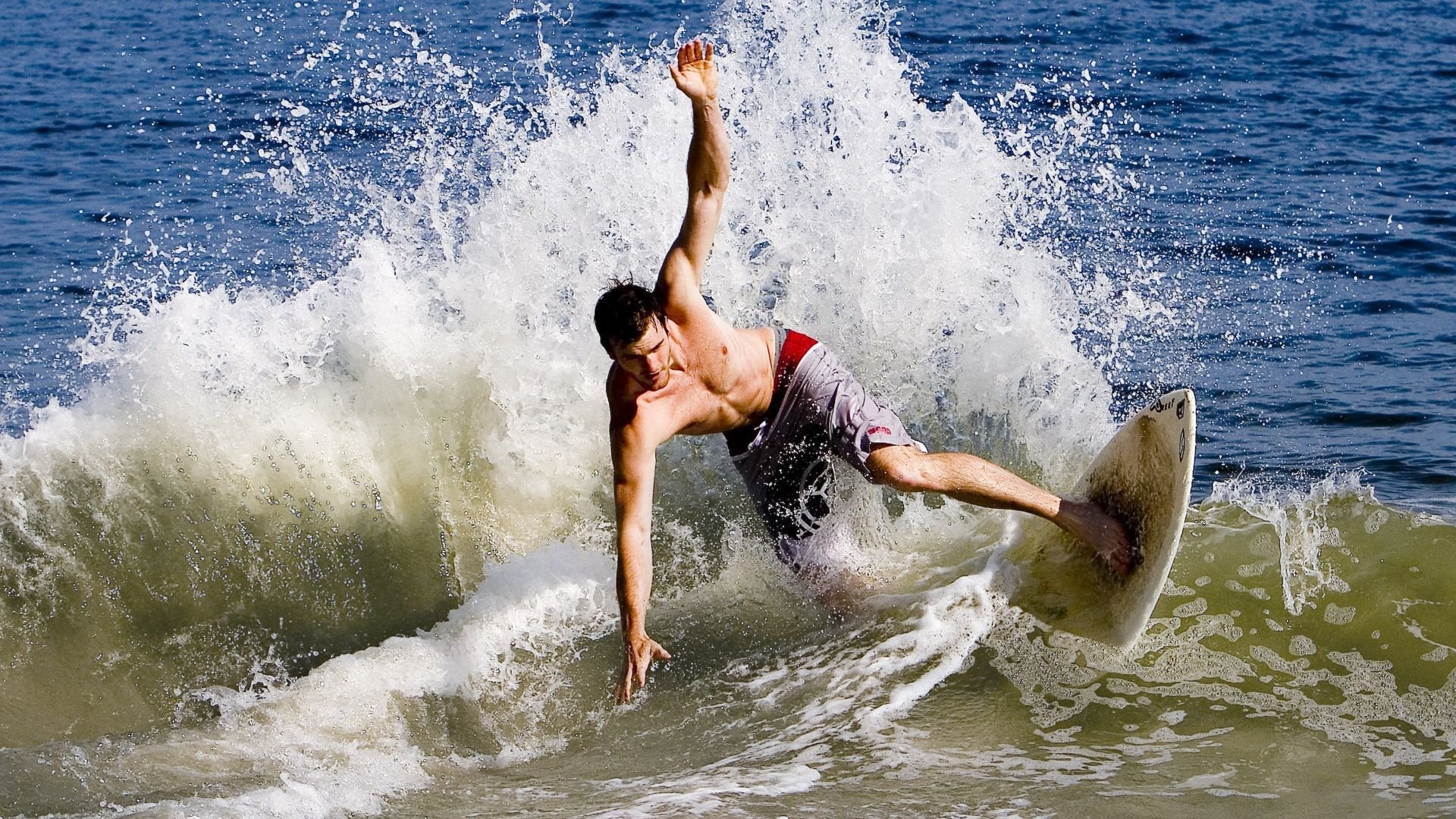 AYX官网-德甲火线对决：攻守瞬间转换令人欢呼